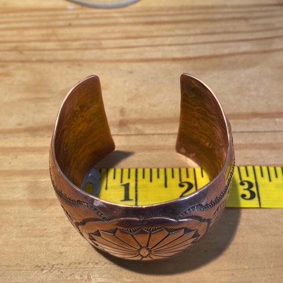 VINTAGE ‼️ NAVAJO SIGNED LARGE COPPER CUFF‼️ - Picture 8 of 13